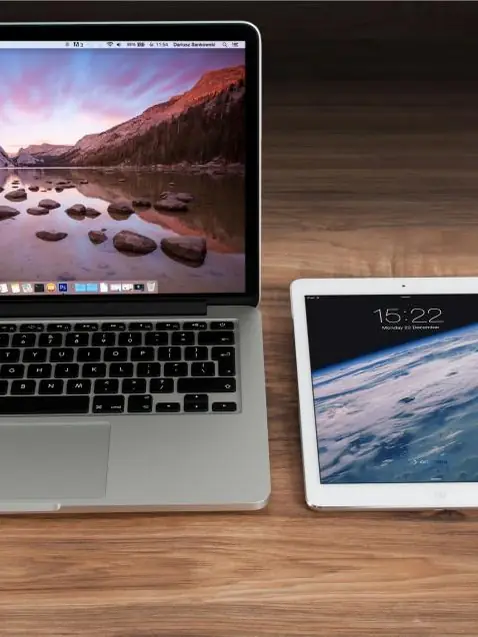Notebook, tablet e celular lado a lado